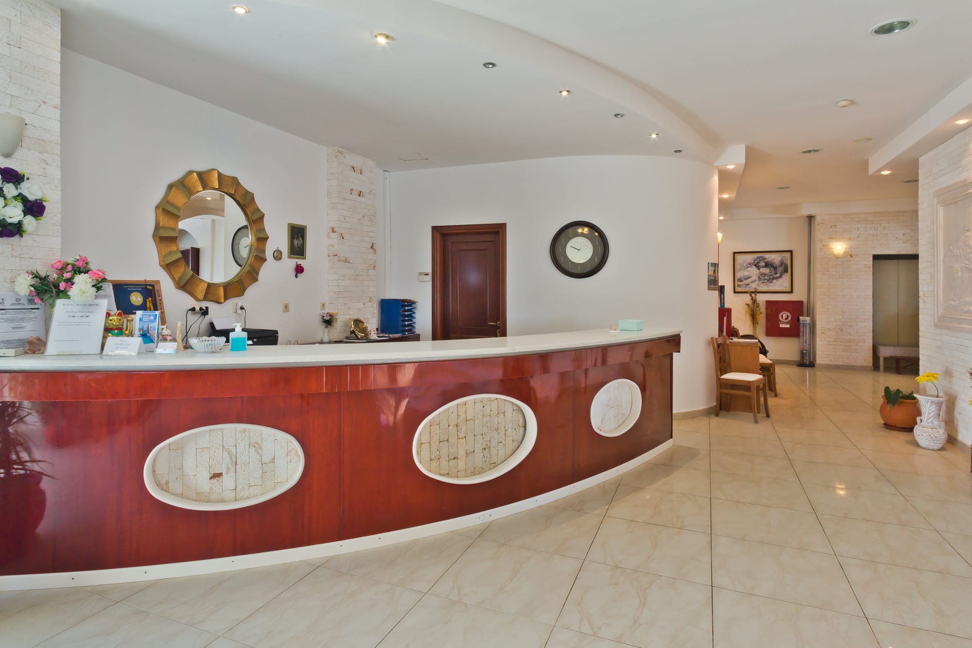 Royal Beach Hotel - 9