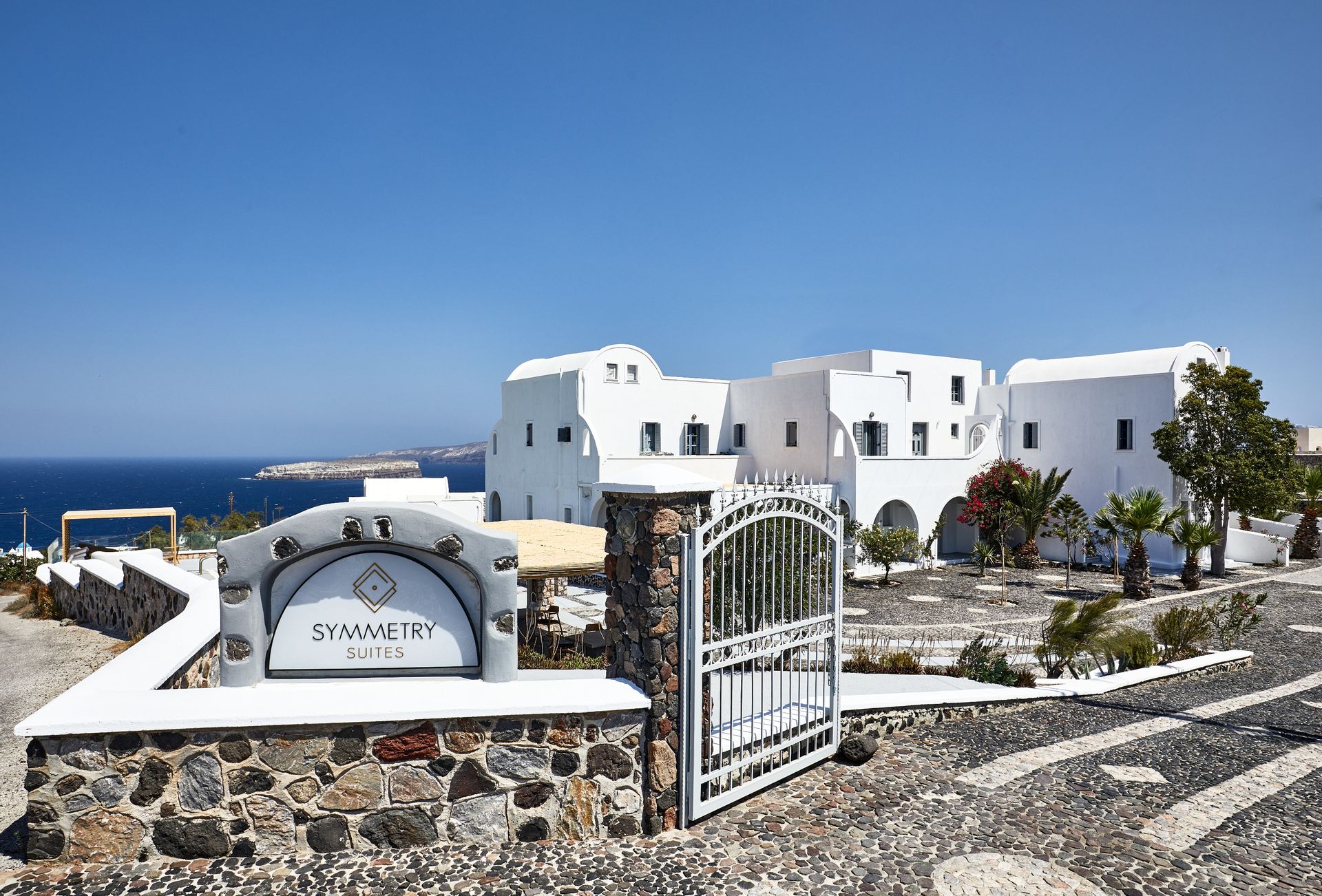 Symmetry Suites Santorini - 3