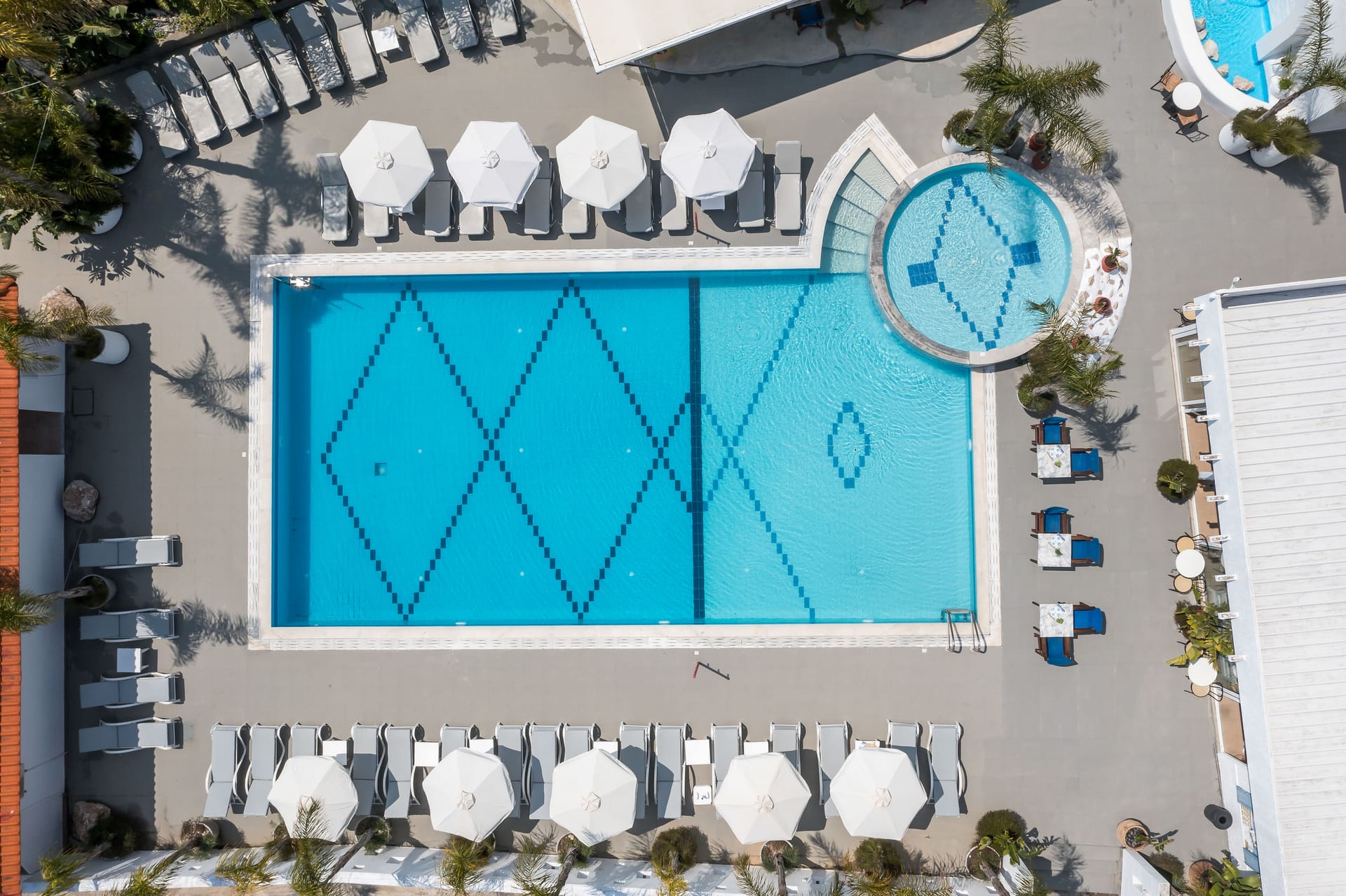 Tinas Plus Hotel - 1