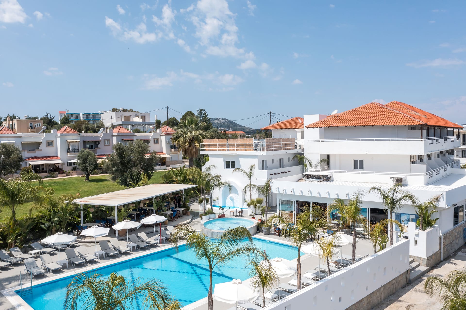 Tinas Plus Hotel - 2