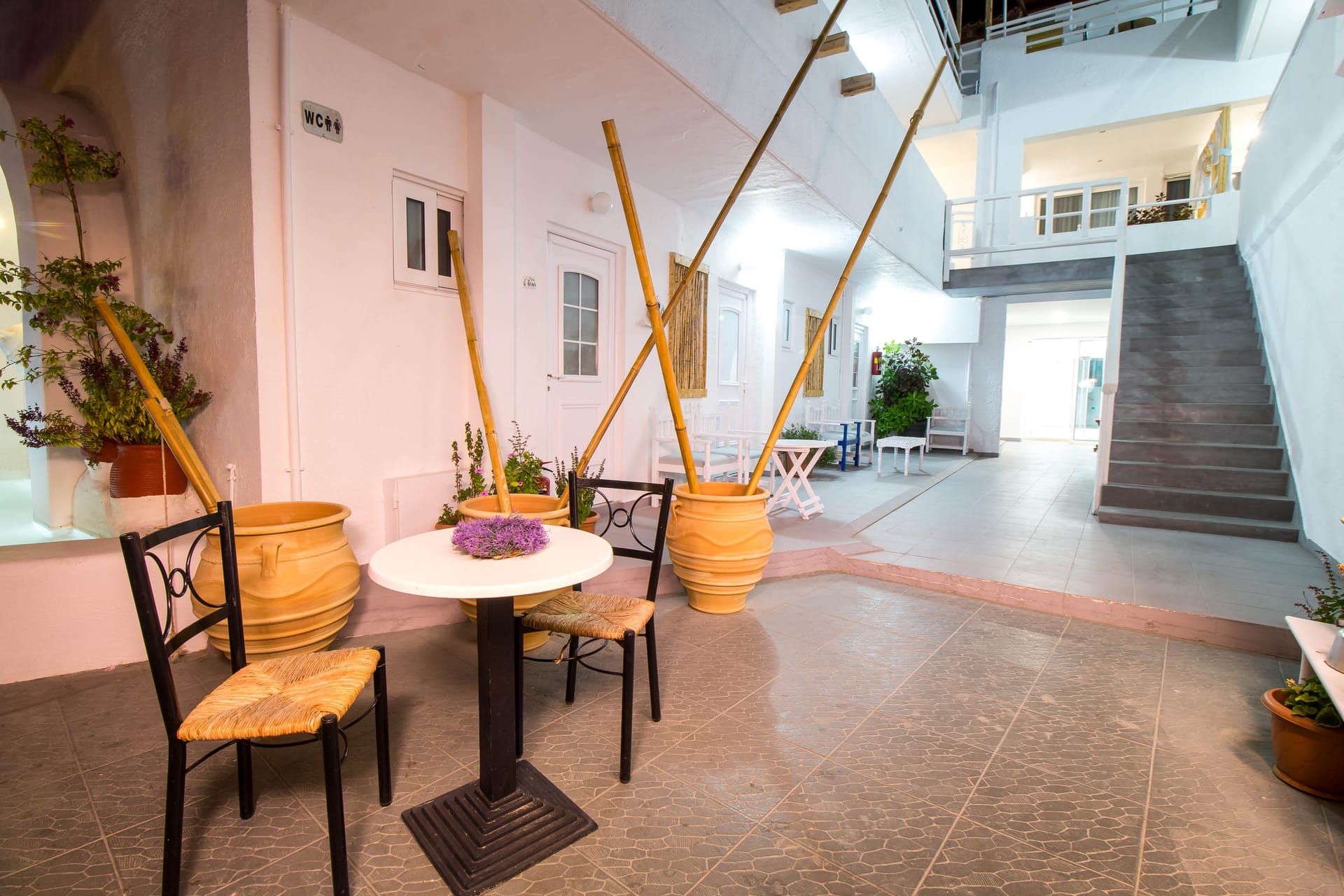 Tinas Plus Hotel - 9