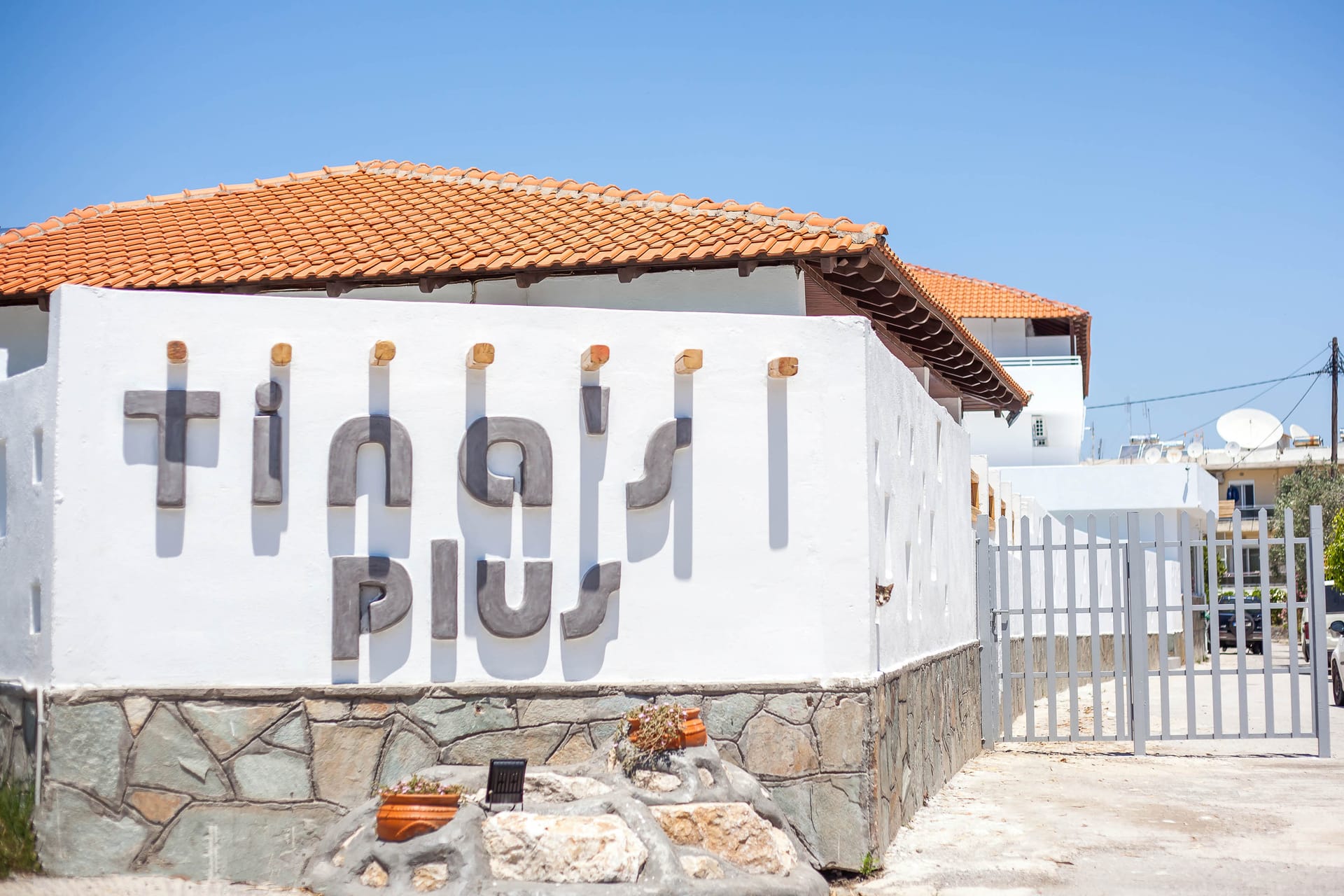 Tinas Plus Hotel - 15
