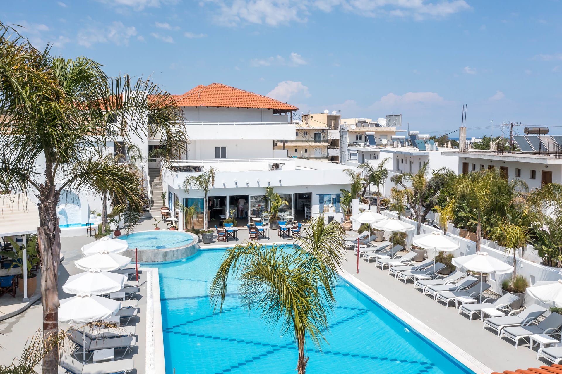Tinas Plus Hotel - 23