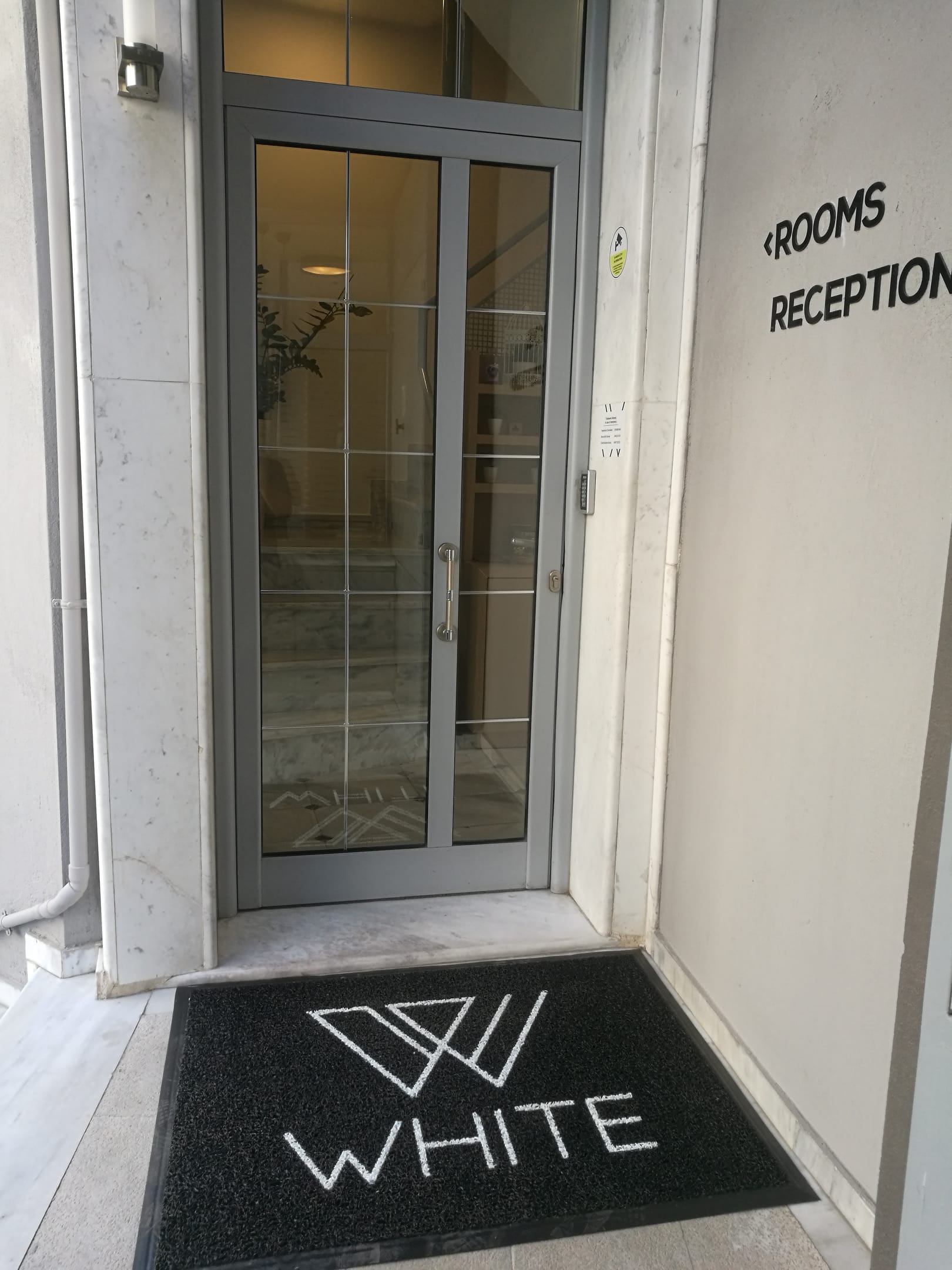 White Luxury Rooms - 9