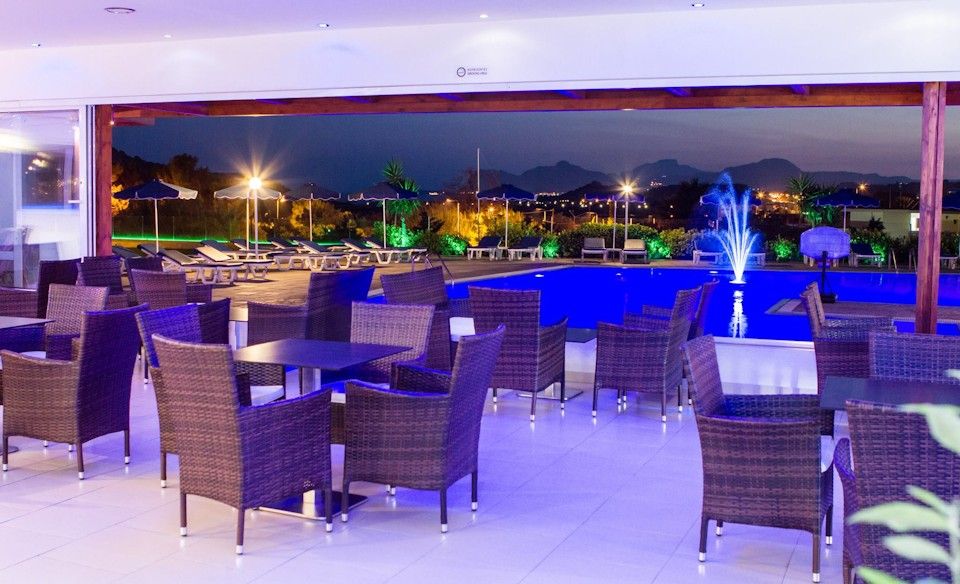 Zoes Hotel - 3
