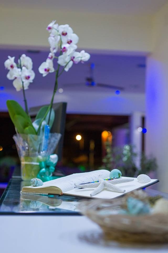 Zoes Hotel - 4