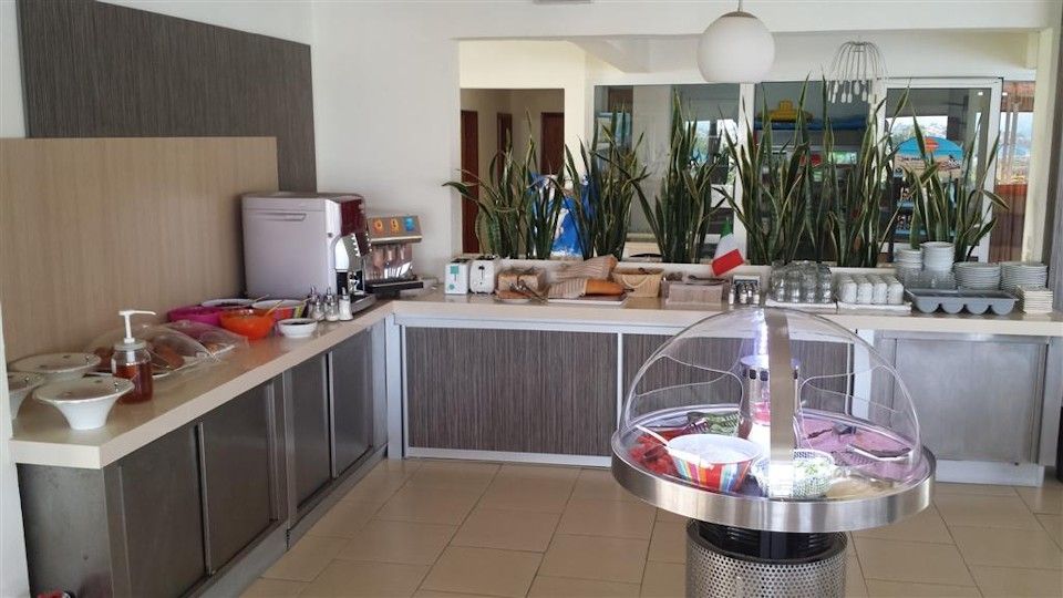 Zoes Hotel - 8