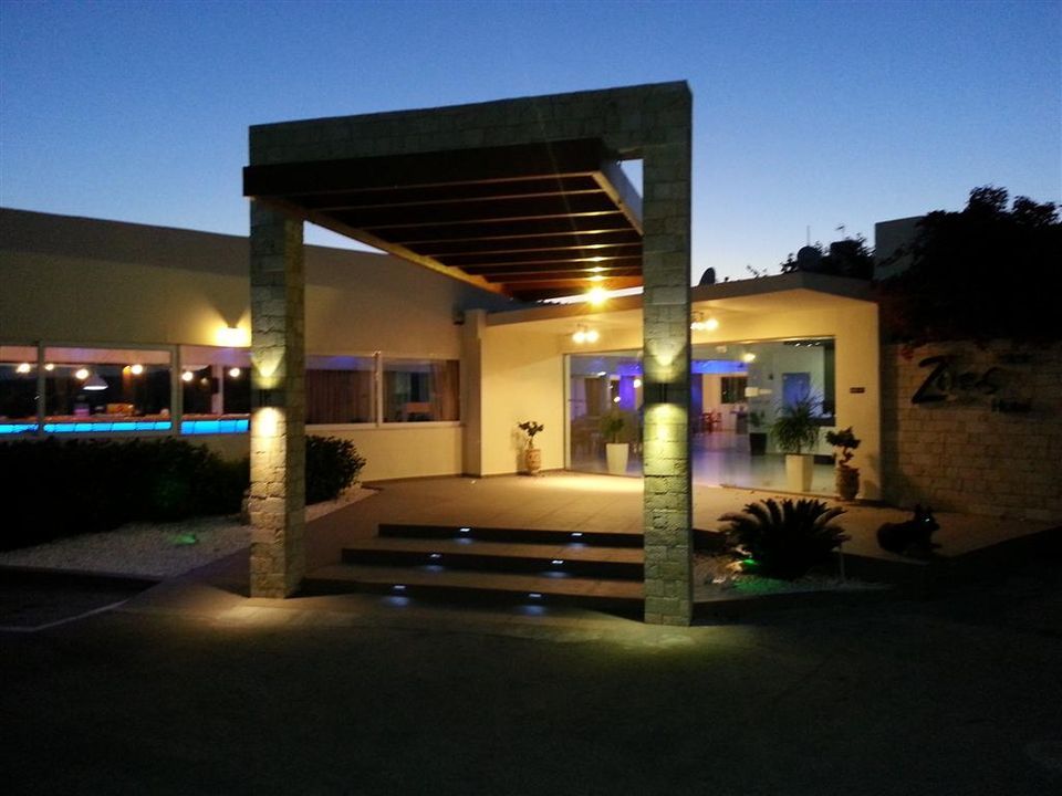 Zoes Hotel - 15