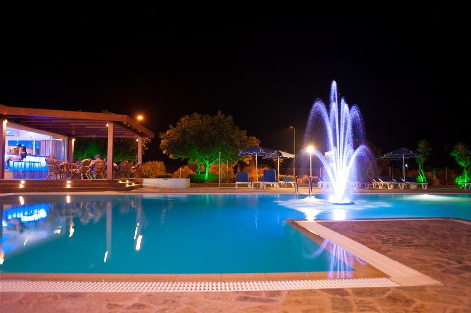 Zoes Hotel - 16