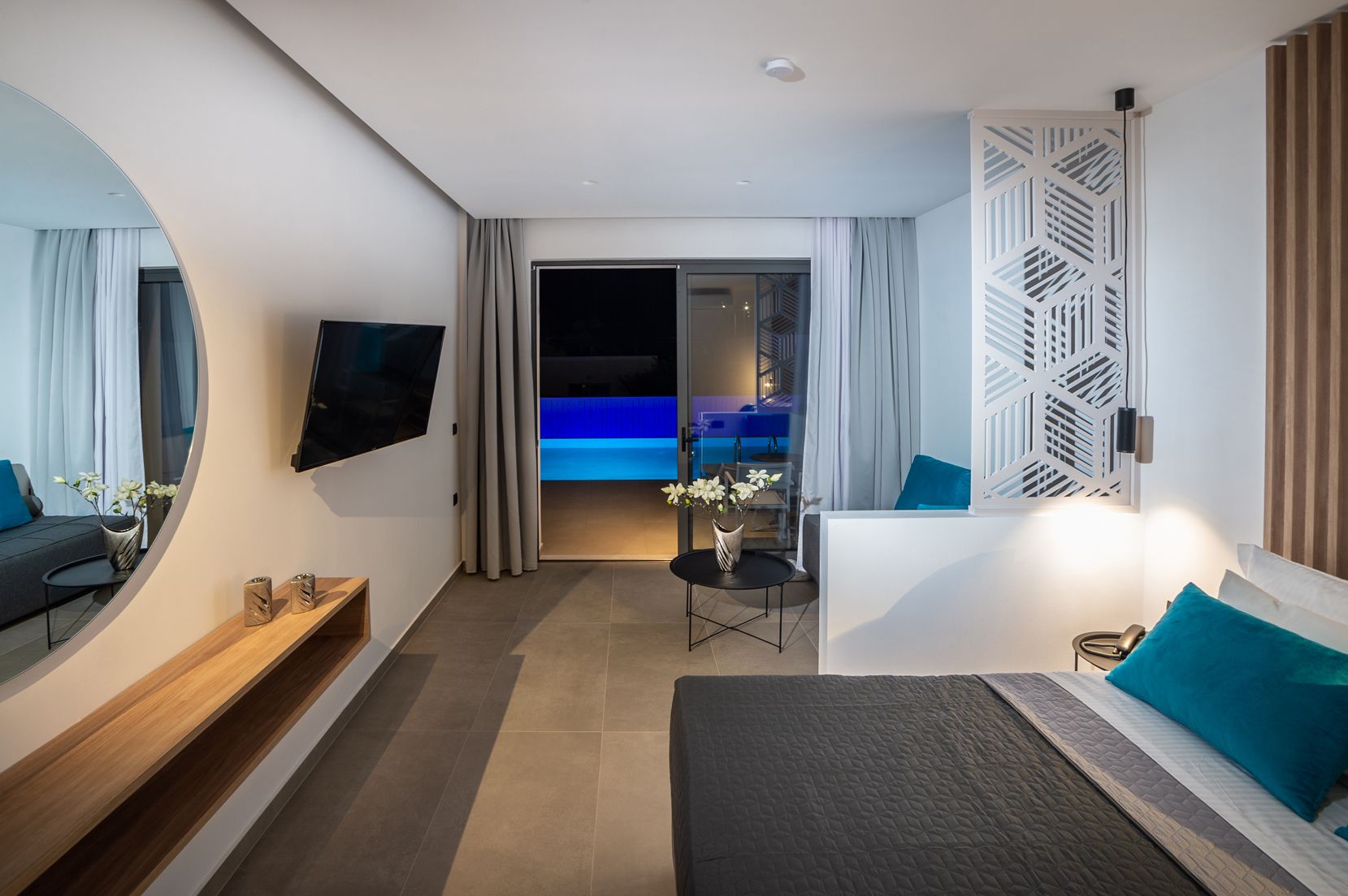 Zoes Hotel - 108