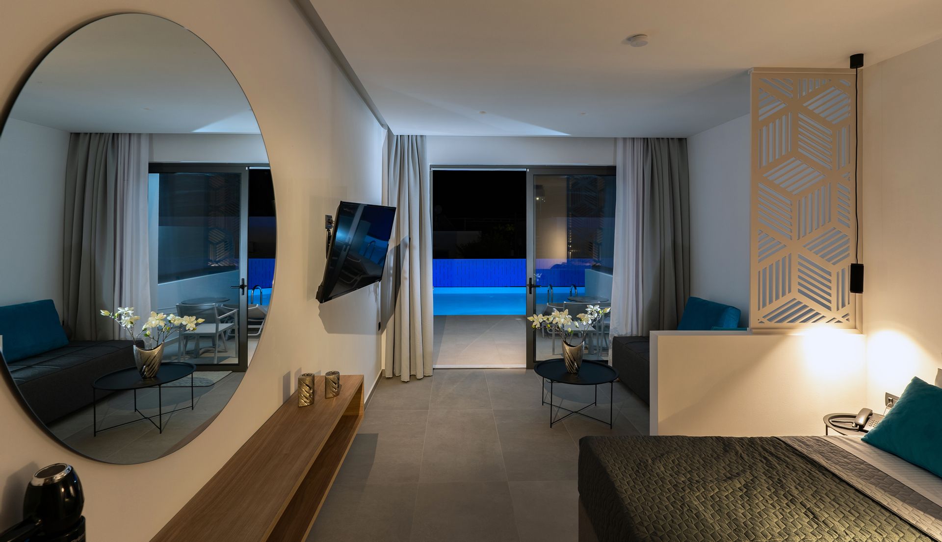 Zoes Hotel - 129